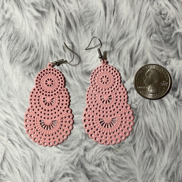 Pink Hollow Filigree Circle Drop Earrings - Picture 9 of 13